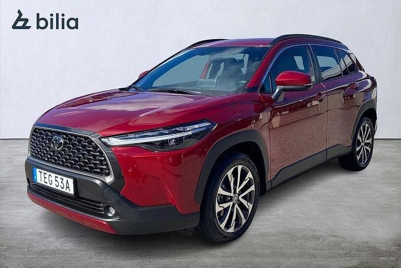 Röd Begagnad 2024 Toyota Corolla Cross Style SUV | 389 900 kr (Marknadspris) - Bild 1/4