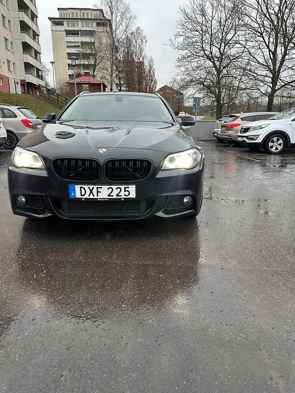 Begagnad 2015 BMW 520 M Sport Kombi | 150 000 kr (Marknadspris) - Bild 1/4