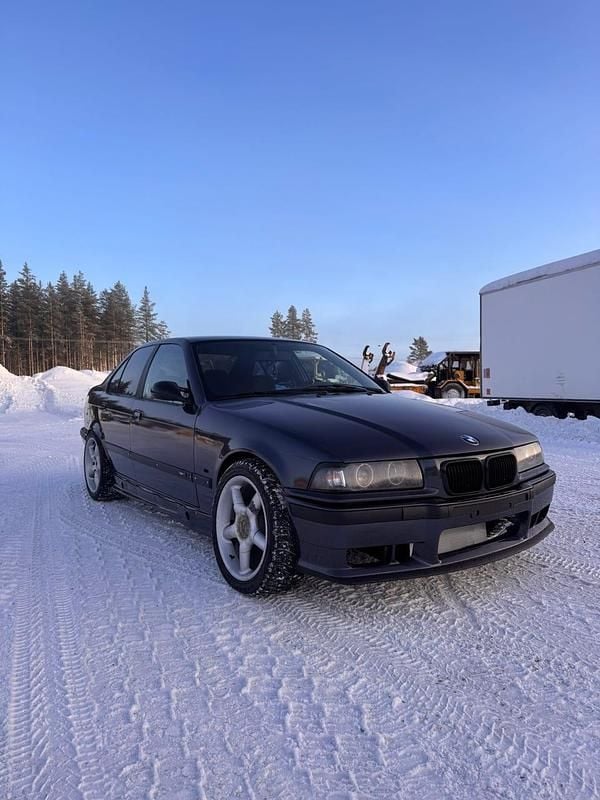 Begagnad BMW 320 175 HK (128 kW) 1998 Sedan