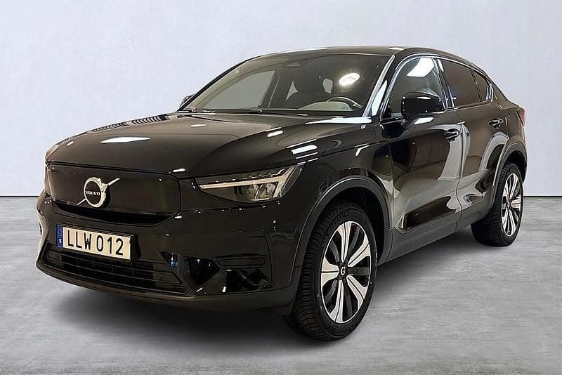 Svart Begagnad 2022 Volvo C40 Core SUV | 289 900 kr (Marknadspris) - Bild 1/4