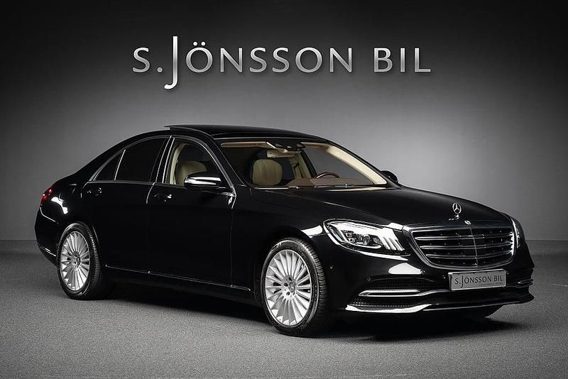 Svart (obsidiansvart metallic) Begagnad 2018 Mercedes S450 Sedan | 549 000 kr - Bild 1/4