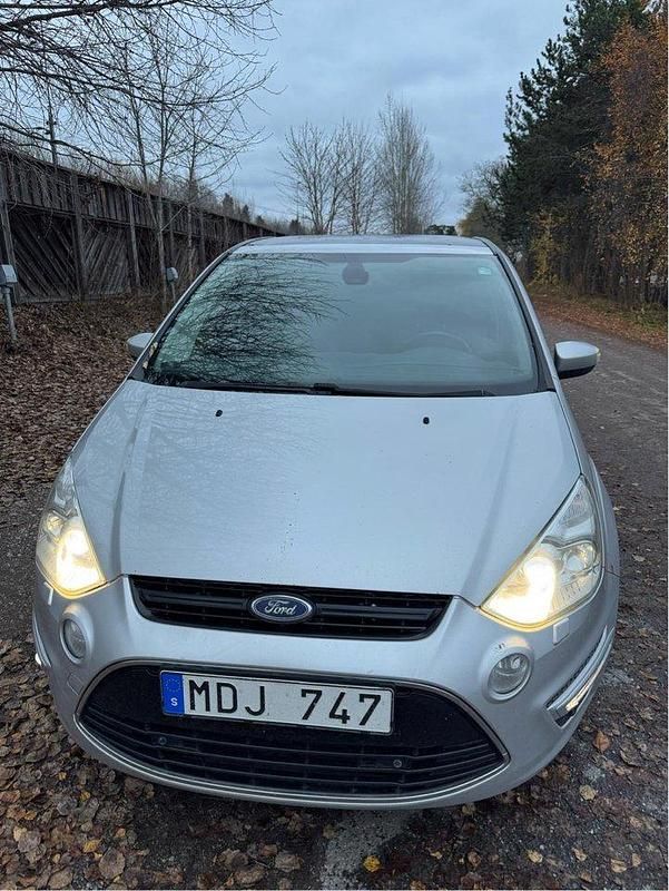 Grå Begagnad 2012 Ford S-MAX Business Edition Minibuss | 77 000 kr (Marknadspris) - Bild 1/4