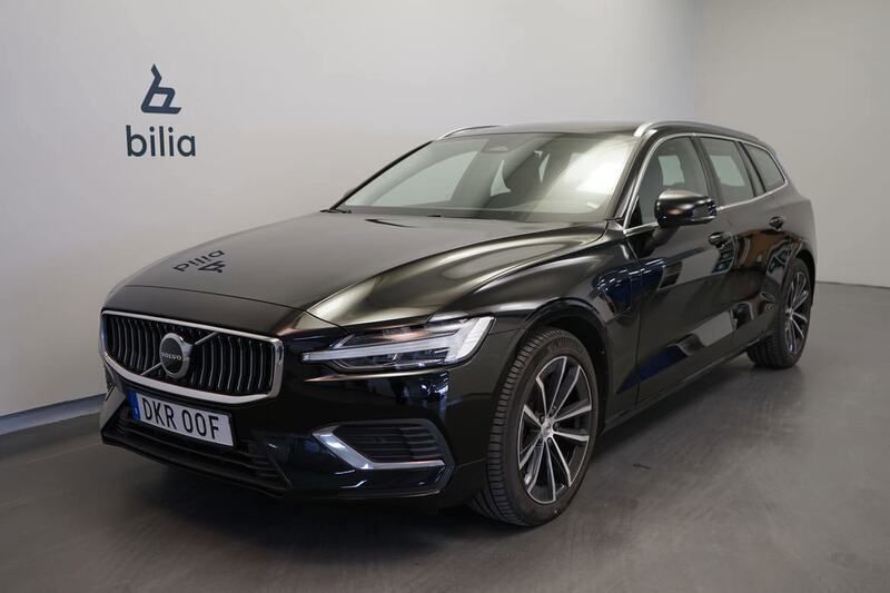 Svart Begagnad 2023 Volvo V60 Plus Kombi | 459 500 kr (Marknadspris) - Bild 1/3