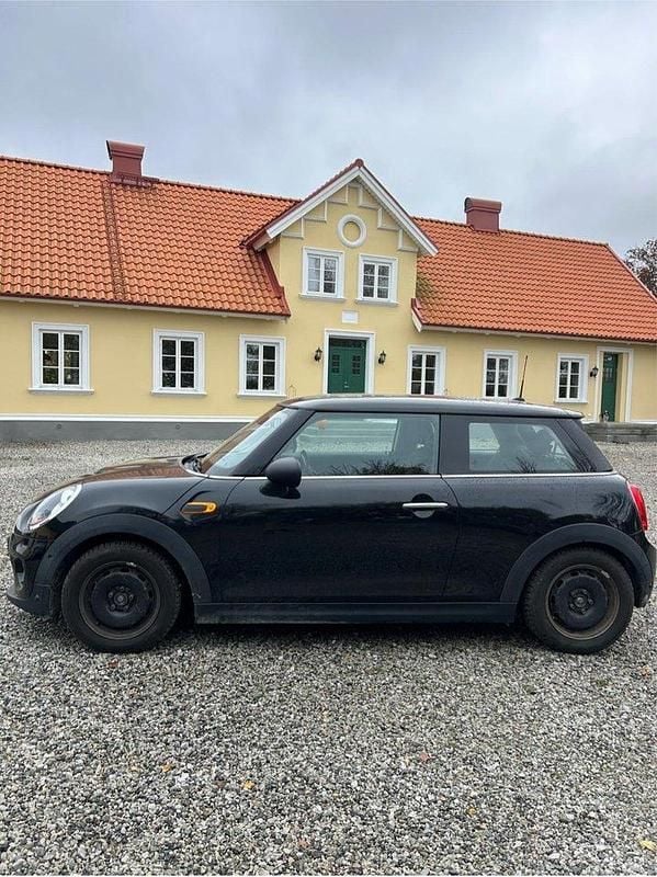 Svart Begagnad 2016 Mini ONE Pepper Halvkombi | 95 000 kr (Marknadspris) - Bild 1/4