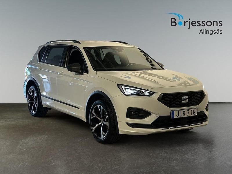 Vit Begagnad 2022 Seat Tarraco FR SUV | 399 900 kr (Bra pris) - Bild 1/4