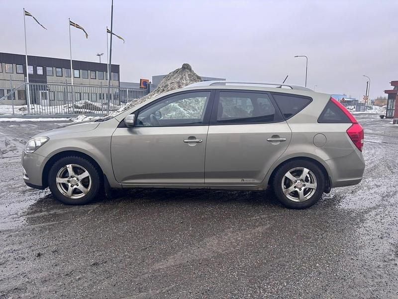 Begagnad Kia Ceed Sportswagon 128 HK (94 kW) 2012 Kombi