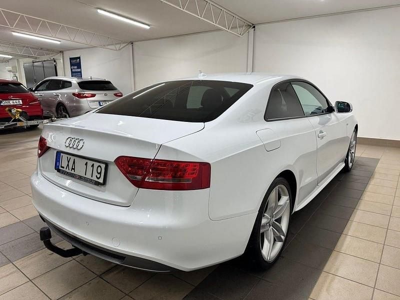 Begagnad Audi A5 S-Line 170 HK (125 kW) 2011 Vit Sportkupé