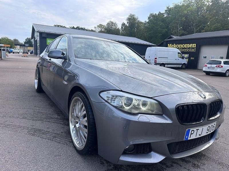 Begagnad 2010 BMW 525 Sedan | 169 999 kr - Bild 1/4