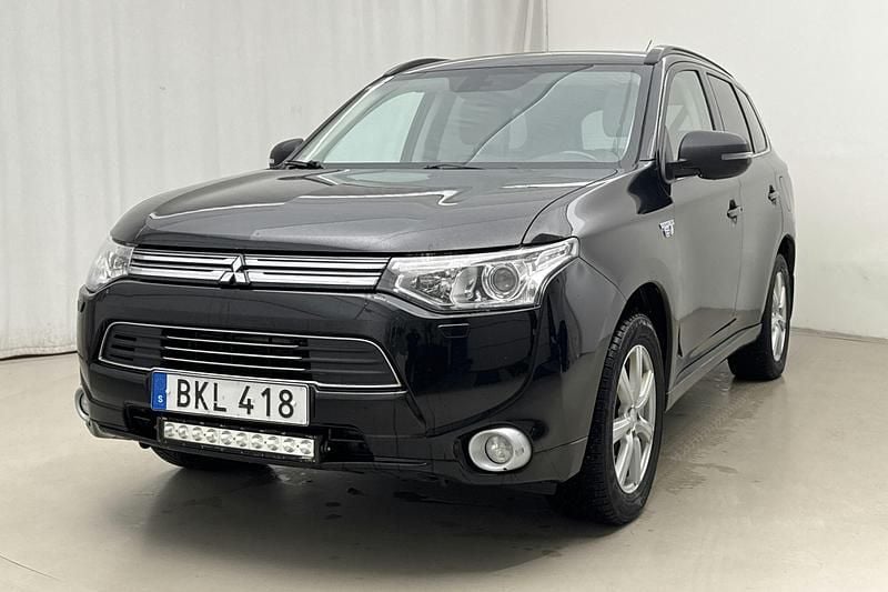Svart Begagnad 2014 Mitsubishi Outlander SUV | 85 000 kr (Bra pris) - Bild 1/4