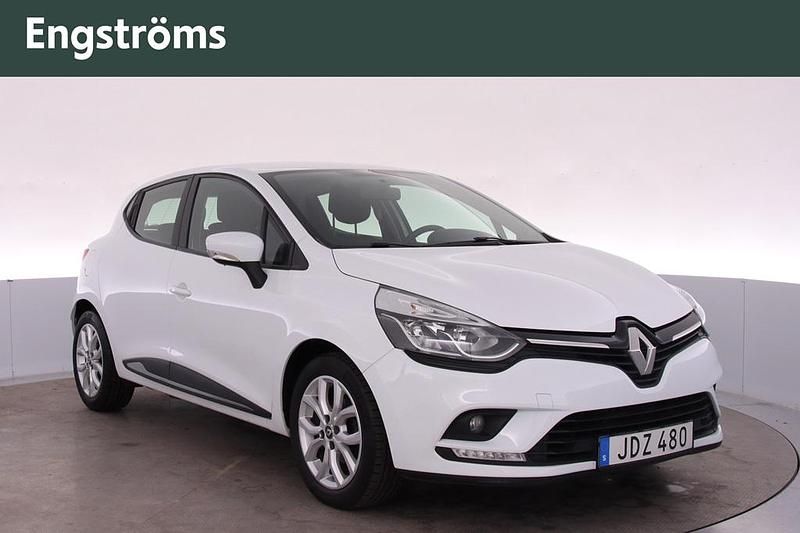 Vit Begagnad 2017 Renault Clio IV Halvkombi | 89 000 kr (Marknadspris) - Bild 1/4