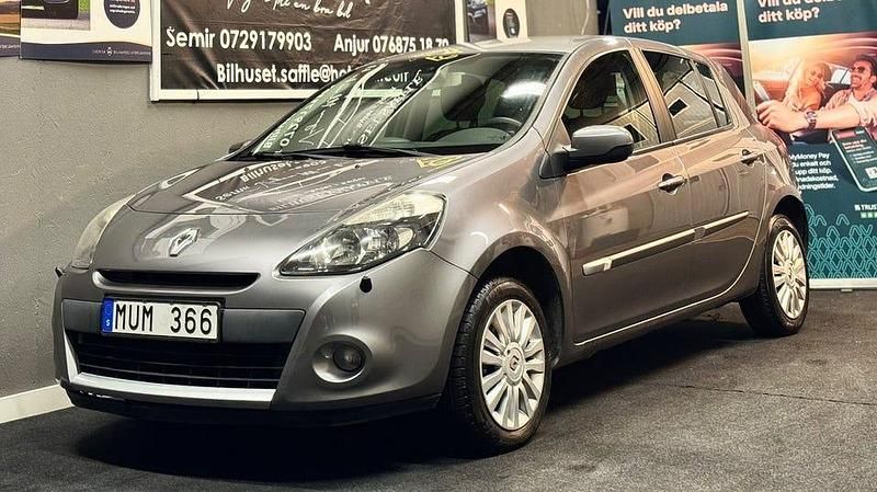 Grå Begagnad 2012 Renault Clio R.S. Halvkombi | 49 900 kr (Lite dyr) - Bild 1/4