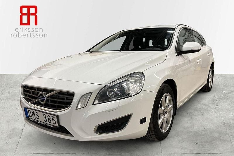 Vit Begagnad 2012 Volvo V60 Momentum Kombi | 129 900 kr (Dyr) - Bild 1/4