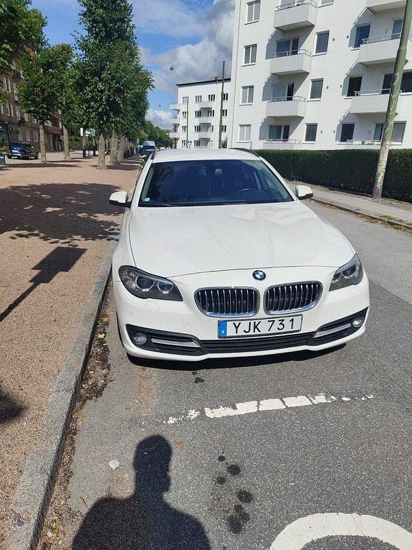 Vit Begagnad 2017 BMW 520 Kombi | 170 000 kr (Superpris) - Bild 1/4