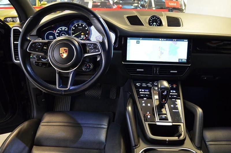 Begagnad Porsche Cayenne 462 HK (339 kW) 2020 Moonlight blue metallic SUV