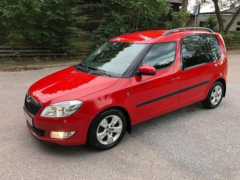 Röd Begagnad 2012 Skoda Roomster Kombi | 89 900 kr (Marknadspris) - Bild 1/4