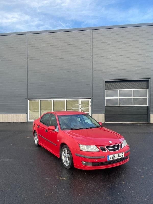 Röd Begagnad 2005 Saab 9-3 Linear Sedan | 20 000 kr (Marknadspris) - Bild 1/4