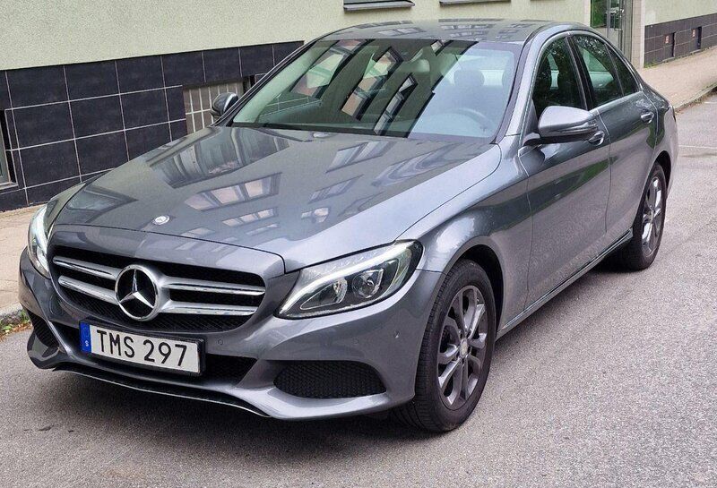 Grå Begagnad 2017 Mercedes C220 Avantgarde Sedan | 265 000 kr (Marknadspris) - Bild 1/4