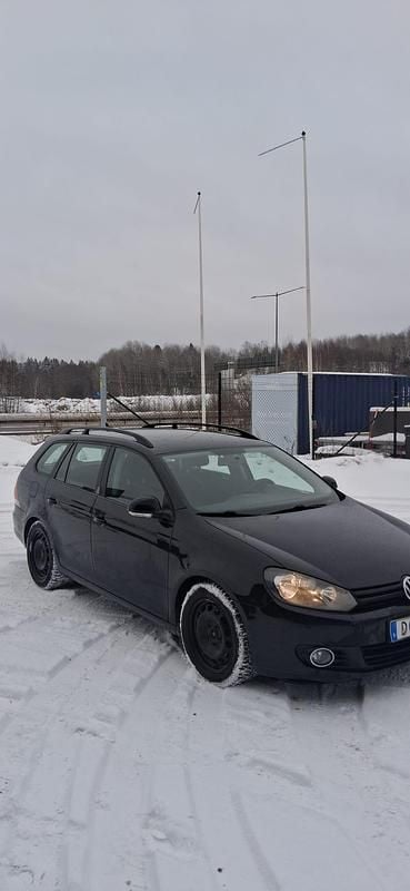 Begagnad VW Golf VI 105 HK (77 kW) 2010 Halvkombi