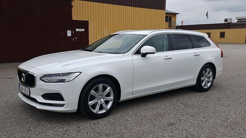 Vit Begagnad 2016 Volvo V90 Momentum Kombi | 179 000 kr (Marknadspris) - Bild 1/4