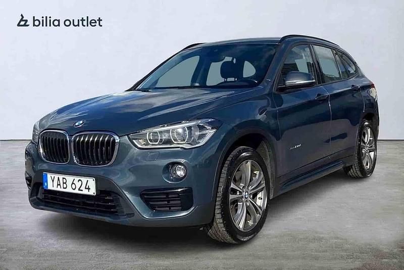 Grå Begagnad 2016 BMW X1 SUV | 144 900 kr (Lite dyr) - Bild 1/1