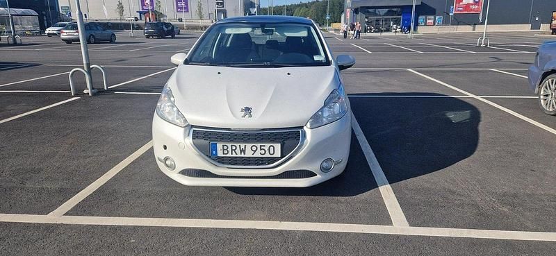 Begagnad 2014 Peugeot 208 Halvkombi | 60 000 kr (Dyr) - Bild 1/4