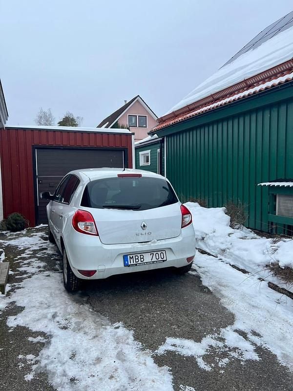 Begagnad Renault Clio R.S. 75 HK (55 kW) 2011 Halvkombi
