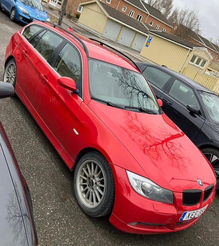 Begagnad BMW 330 258 HK (189 kW) 2006 Kombi