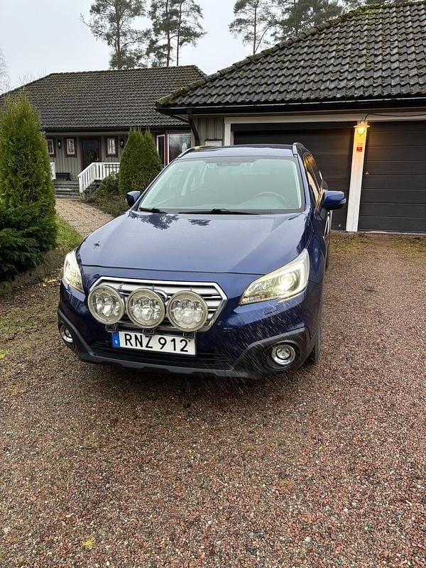 Metallic Begagnad 2015 Subaru Outback Sedan | 165 000 kr (Marknadspris) - Bild 1/4