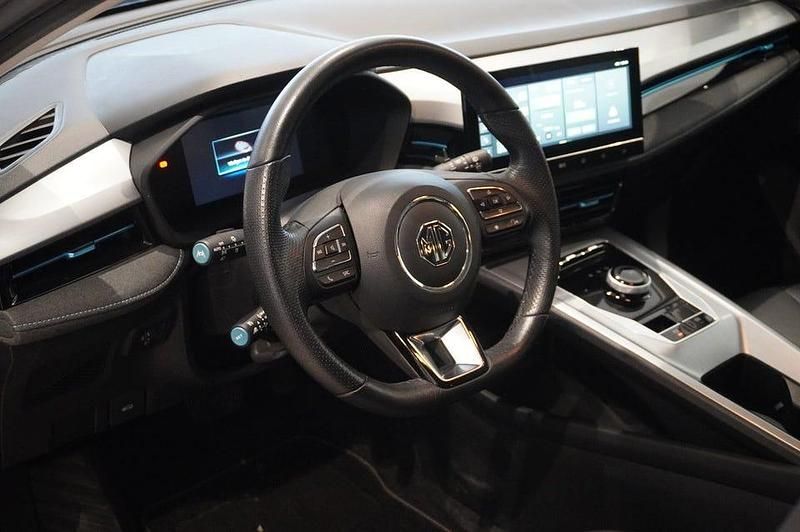 Begagnad MG MG5 EV Luxury 114 kW (156 HK) 2022 Medael silver Kombi