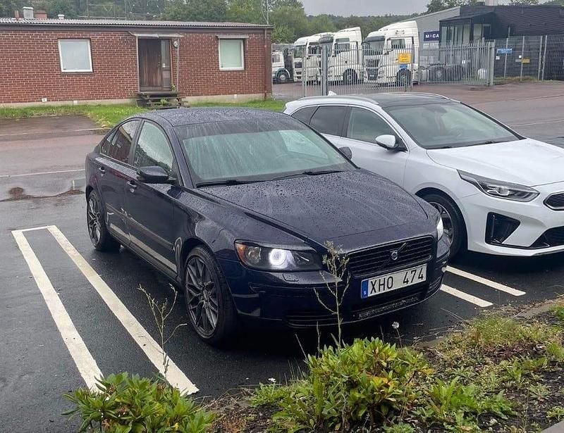 Begagnad Volvo S40 140 HK (102 kW) 2006 Mörkblå Sedan