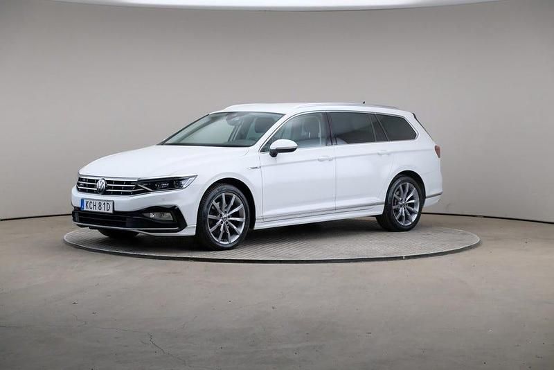 Vit Begagnad 2021 VW Passat Executive Kombi | 269 000 kr (Marknadspris) - Bild 1/4