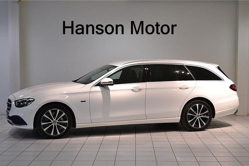 Vit Begagnad 2021 Mercedes E300 Kombi | 364 900 kr (Dyr) - Bild 1/4