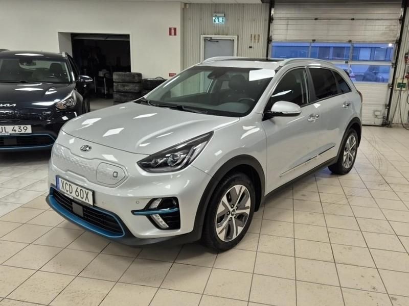 Grå Begagnad 2021 Kia e-Niro Advance SUV | 269 000 kr (Marknadspris) - Bild 1/4