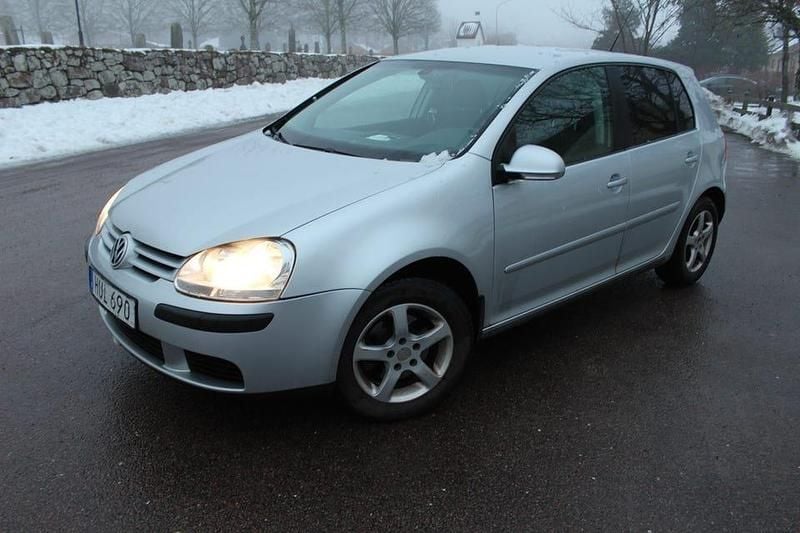 Begagnad VW Golf VI 102 HK (75 kW) 2009 Halvkombi