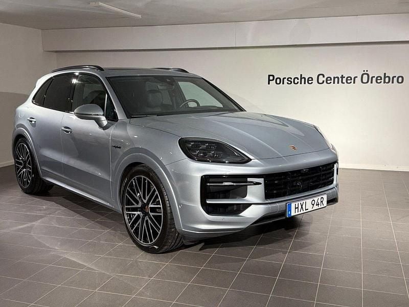Begagnad Porsche Cayenne 471 HK (346 kW) 2024 Silver SUV
