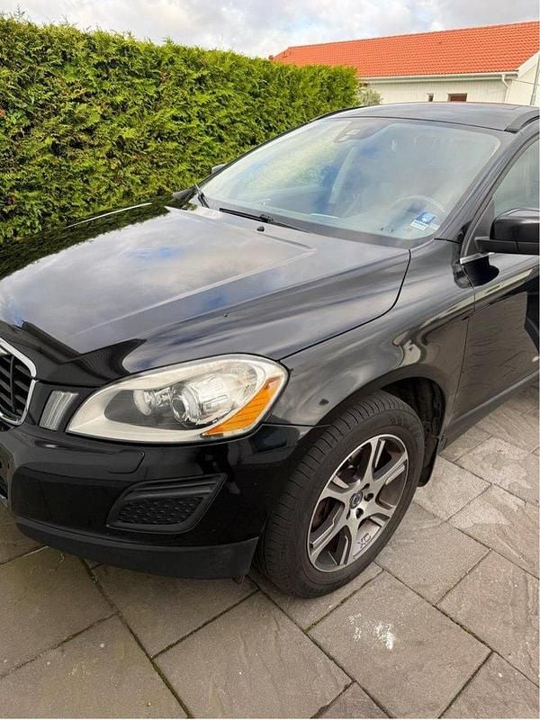 Svart Begagnad 2013 Volvo XC60 Momentum SUV | 89 000 kr (Bra pris) - Bild 1/4