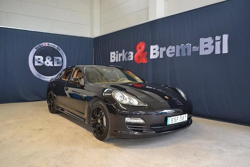Svart Begagnad 2012 Porsche Panamera Halvkombi | 359 000 kr (Marknadspris) - Bild 1/4