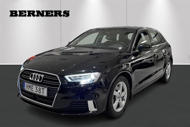 Svart Begagnad 2019 Audi A3 Sport Sedan | 179 900 kr (Marknadspris) - Bild 1/4