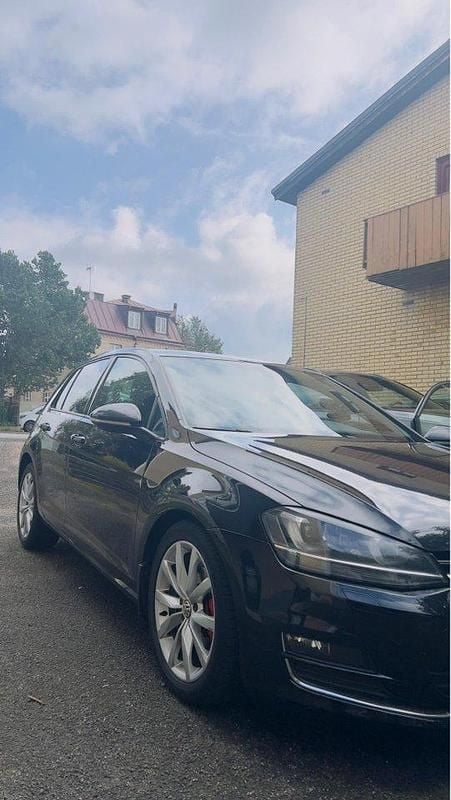 Svart Begagnad 2014 VW Golf VII Halvkombi | 110 000 kr (Marknadspris) - Bild 1/4