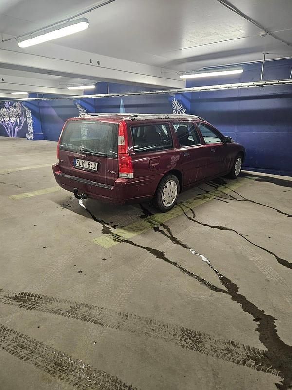 Begagnad Volvo V70 170 HK (125 kW) 2007 Metallic Kombi