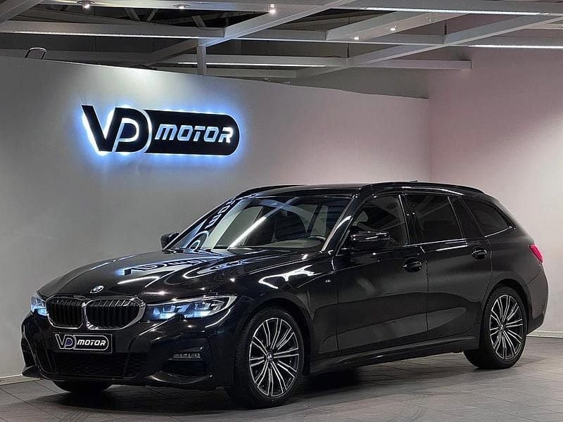 Svart Begagnad 2020 BMW 320 M Sport Kombi | 279 700 kr (Marknadspris) - Bild 1/4
