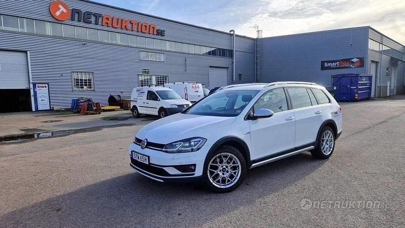 Vit Begagnad 2020 VW Golf Alltrack Kombi | 180 000 kr (Marknadspris) - Bild 1/4