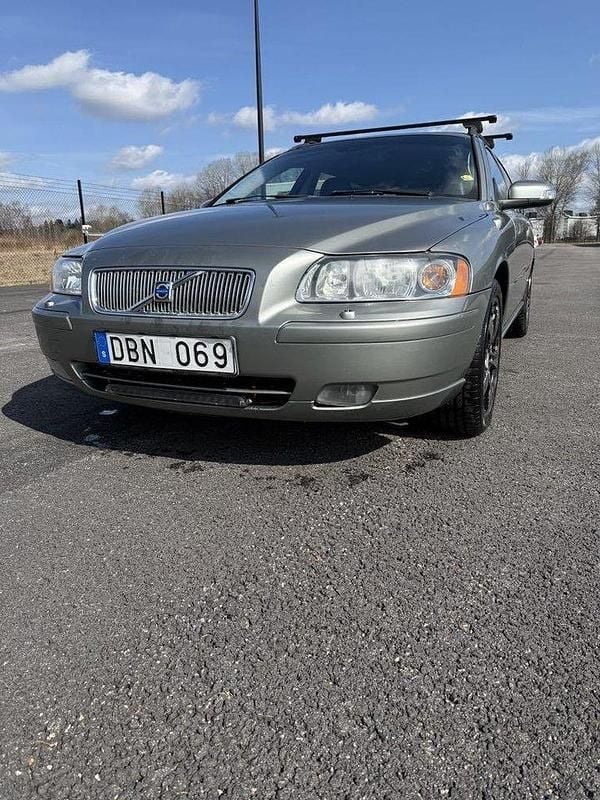 Grön Begagnad 2008 Volvo V70 Kinetic Kombi | 30 000 kr (Bra pris) - Bild 1/4