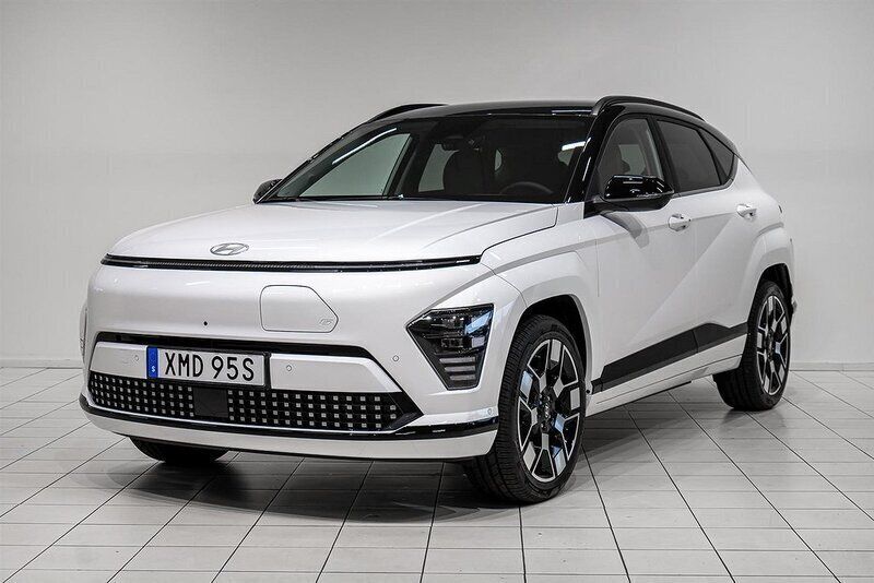 Vit Begagnad 2023 Hyundai Kona Advanced SUV | 428 900 kr - Bild 1/4