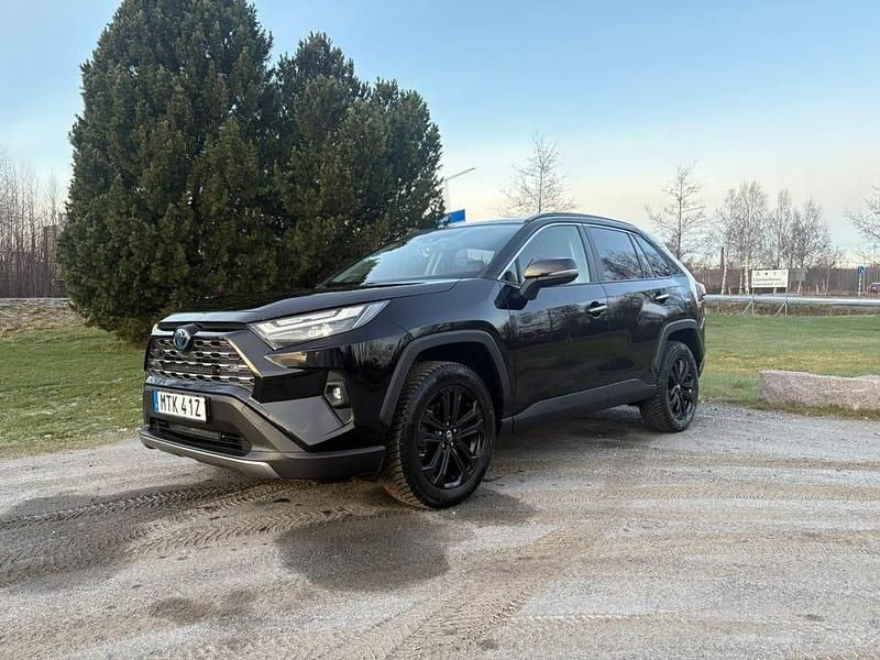 Begagnad 2022 Toyota RAV4 Hybrid Executive SUV | 375 000 kr (Bra pris) - Bild 1/4