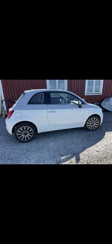 Vit Begagnad 2018 Fiat 500 Lounge Halvkombi | 92 000 kr (Bra pris) - Bild 1/4