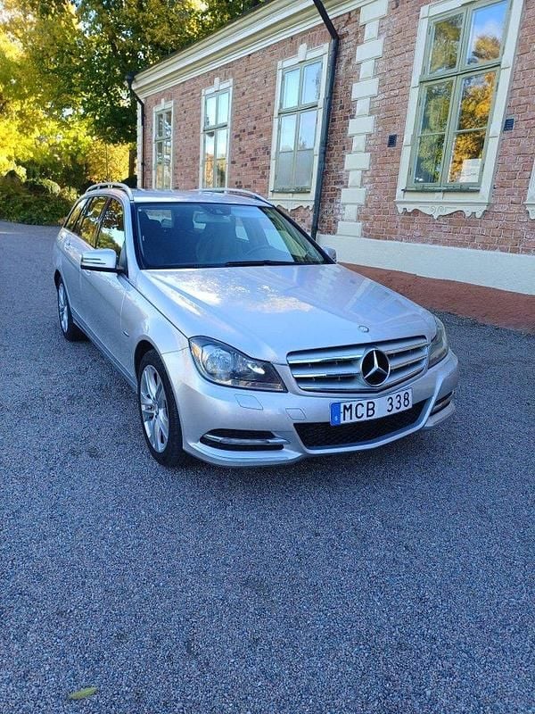 Silver Begagnad 2012 Mercedes C180 Kombi | 110 000 kr (Marknadspris) - Bild 1/4
