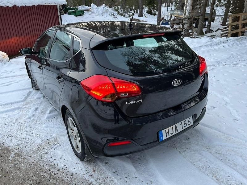 Begagnad Kia Ceed 110 HK (80 kW) 2014 Halvkombi