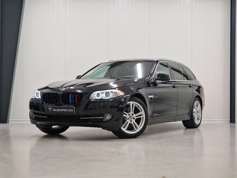 Svart Begagnad 2011 BMW 520 Kombi | 109 900 kr (Marknadspris) - Bild 1/4
