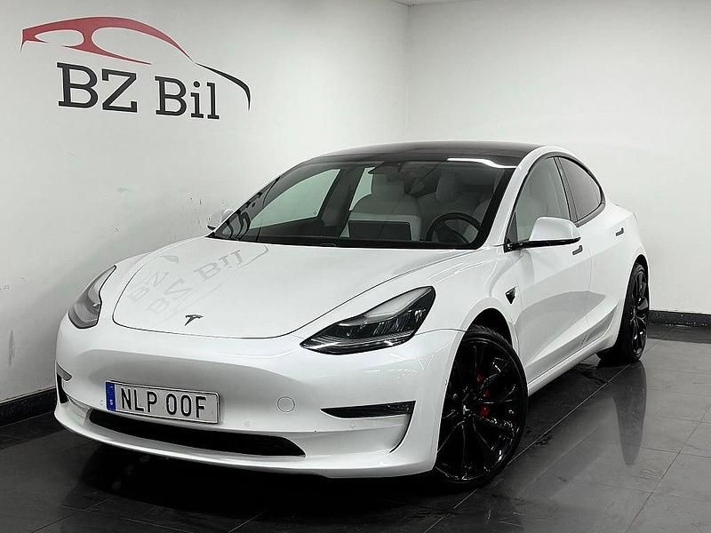 Vit Begagnad 2019 Tesla Model 3 Performance Sedan | 239 900 kr (Marknadspris) - Bild 1/4